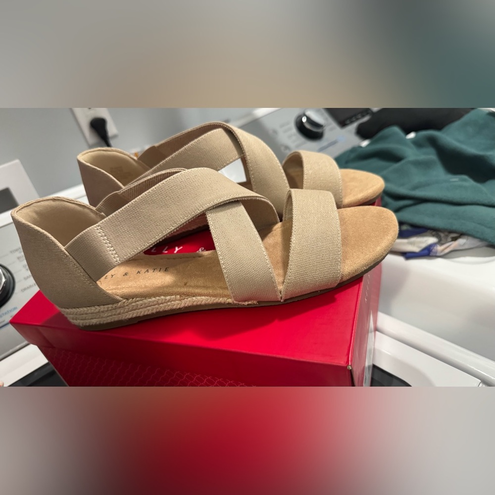 Kelly and Katie KK- Katen size 9 color Taupe Kelly & Katie